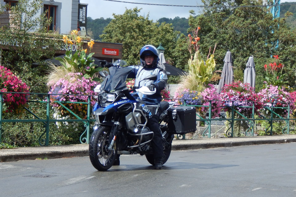 Motorrijbewijspoint Rotterdam examengarantie AVB en AVD